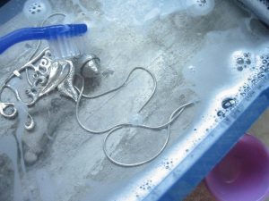 cleaning jewelry with baking soda