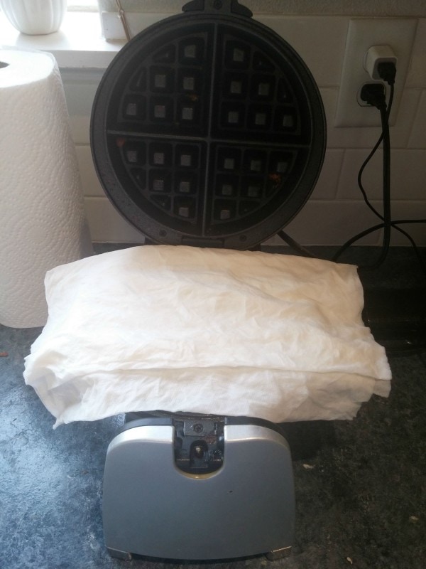 How to Clean a Waffle Iron Effortlessly! An Exercise in Frugality