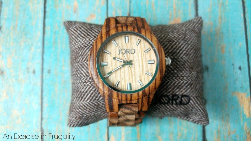 JORD Wood Watches make a fabulous graduation gift idea. Perfect for any college or workplace bound graduate!
