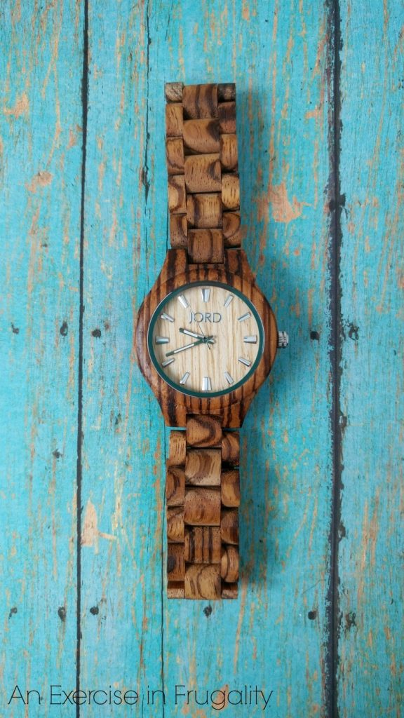 JORD Wood Watches make a fabulous graduation gift idea. Perfect for any college or workplace bound graduate!