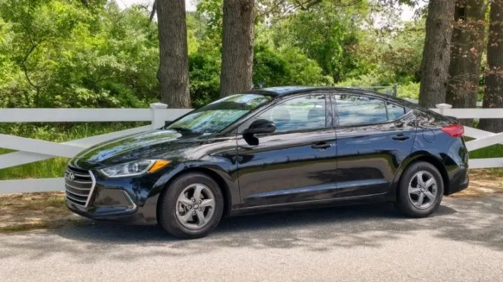 2017 Hyundai Elantra- I spent the weekend cruising around Long Island, New York in this gorgeous beast. Affordable family car that doesn't LOOK like an affordable family car. Take a peek at my thoughts and see some great features of the Hyundai Elantra Eco
