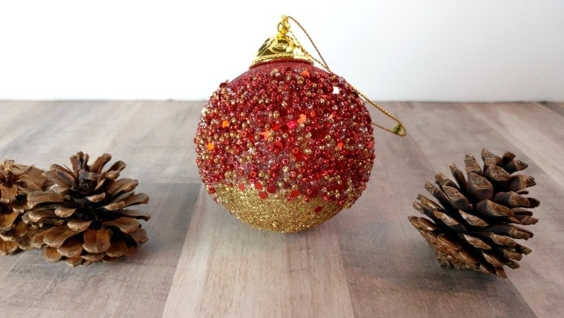 Easy Ornaments to Make Yourself- These Christmas ornaments are SO simple to make, anyone can do it in just minutes using supplies you already have in your craft closet. Glitter, scraps of fabric and a little craft paint and you have some gorgeous custom ornaments! #holiday #Christmas #decor #DIY #easy #paint #crafts #crafter 