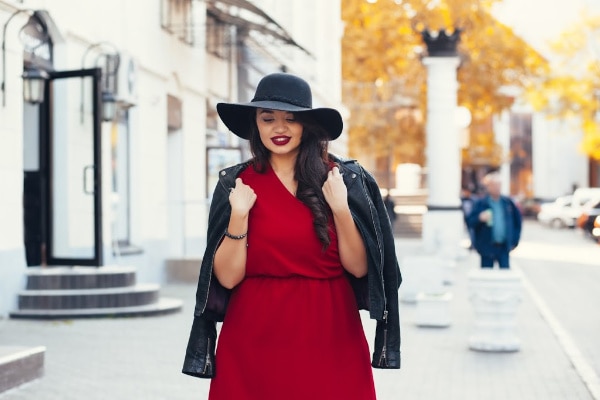 plus size fashion blogger wearing a red dress and black hat
